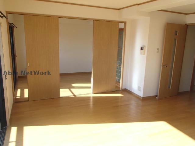 居室・リビング　※同物件別部屋の写真です。