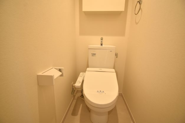 トイレ　温水洗浄暖房便座