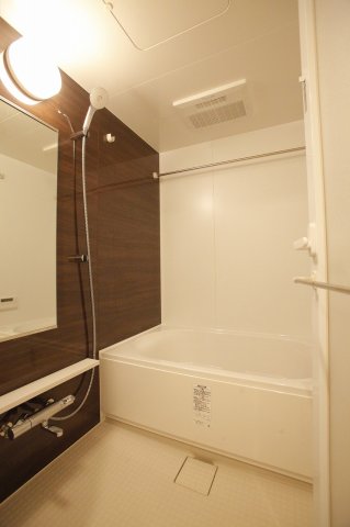 バス・シャワールーム　※別部屋の参考写真です。