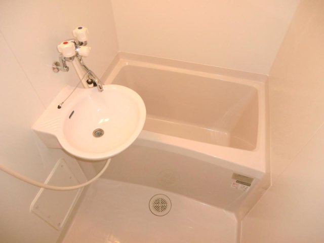 バス・シャワールーム　ゆったり過ごせるお風呂です