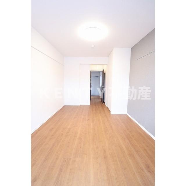 その他部屋・スペース　落ち着いた色調の寝室です