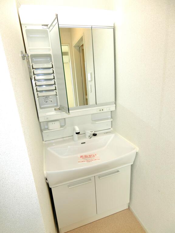 洗面設備　同型物件の写真です
