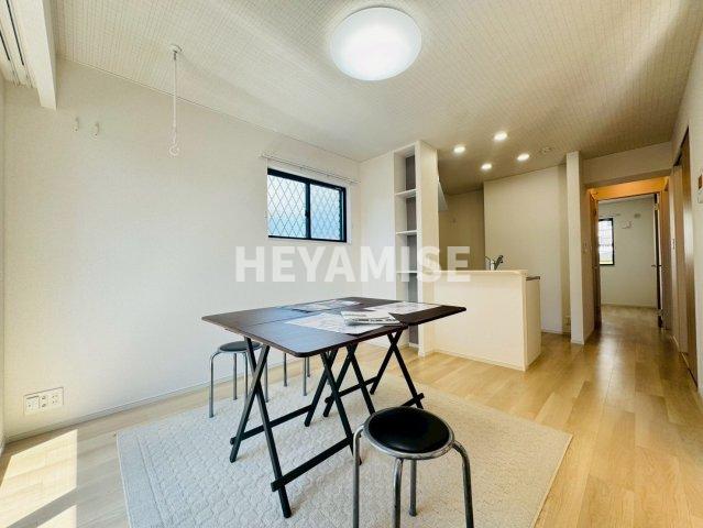 居室・リビング　※同物件反転間取の写真です※現況を優先します