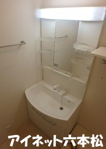 洗面設備　朝の支度はこちらで。