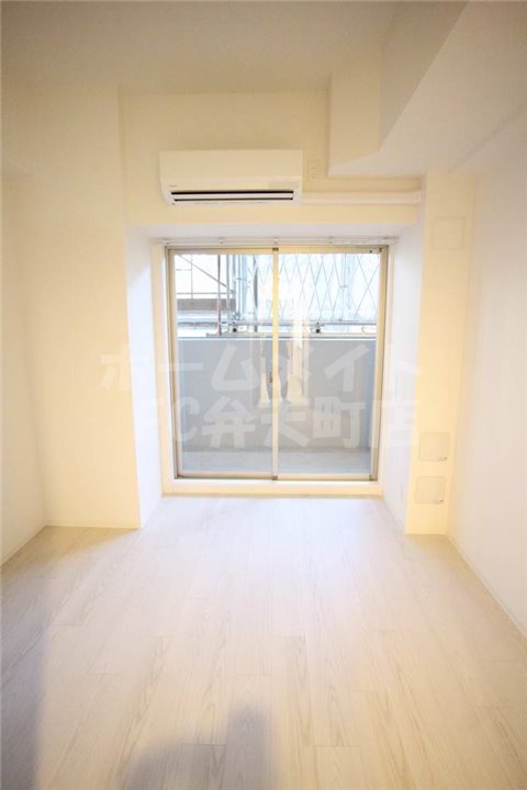 居室・リビング　こちらのリビングで趣味の時間をお楽しみください