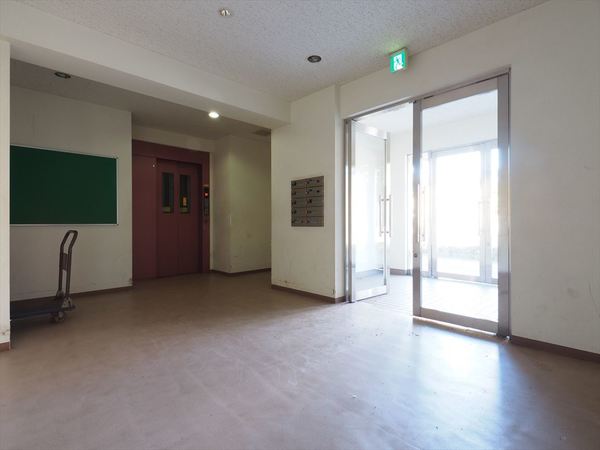 ロビー　エレベーター