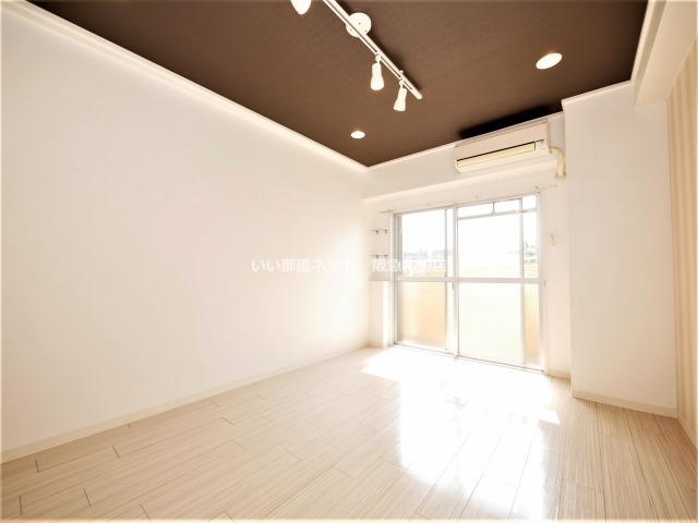 居室・リビング　画像と現状が異なる場合は現状優先となります。