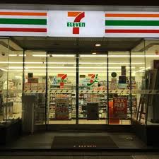 コンビニ　セブンイレブン日本橋小伝馬町店（コンビニ）まで131m