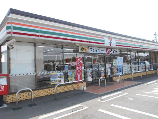 コンビニ　セブン-イレブン伊勢崎堀口町店（コンビニ）まで674m