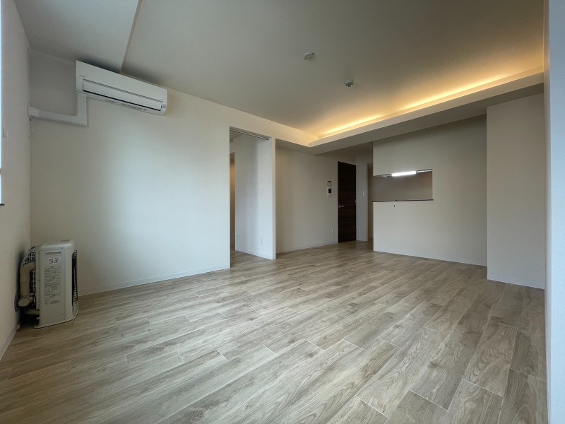 居室・リビング　間接照明が映えるオシャレなお部屋です♪