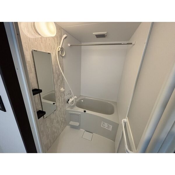 バス・シャワールーム　日々の疲れを癒すお風呂付です　※概略資料につき現況を優先しま