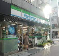 コンビニ　ファミリーマート 浜松町駅前店（コンビニ）まで126m
