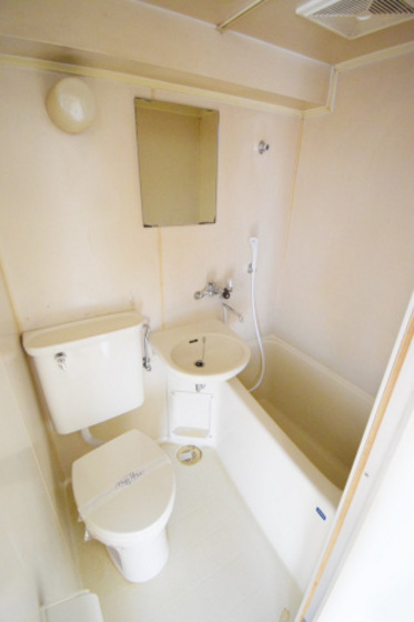 バス・シャワールーム　※別部屋の写真です