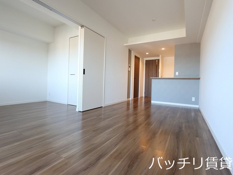 居室・リビング　同シリーズの別のお部屋。現況優先。