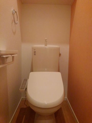 トイレ　落ち着いたトイレです