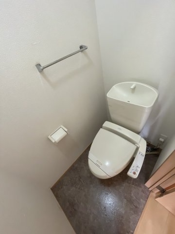 トイレ　温水洗浄便座付きトイレ