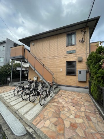 建物外観　京浜急行電鉄大師線「小島新田駅」徒歩9分のアパートです。