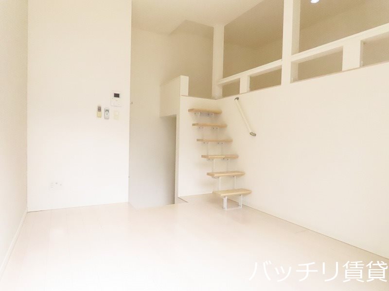 居室・リビング　別号室タイプの為、現状を優先致します。