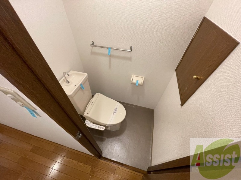 トイレ　こちらはトイレです。清潔感があり、安心して使用できます。
