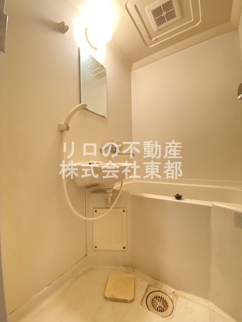 バス・シャワールーム　洗面ボールと一体型のバスルームです♪