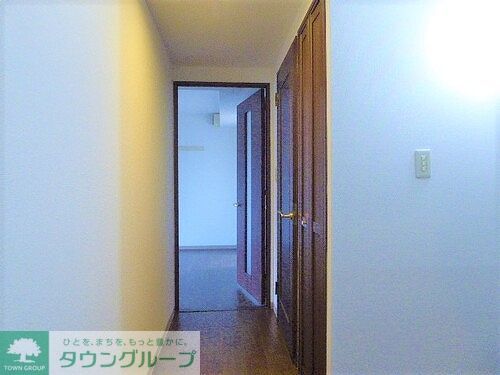 その他　共用部からの室内　※前回募集時2019年12月撮影