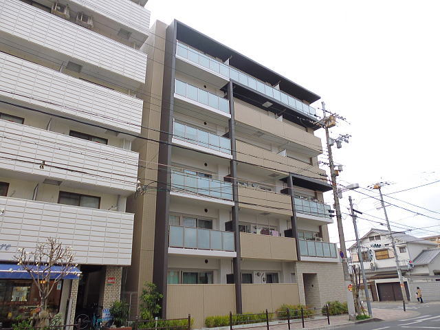 建物外観　外観はタイル張りです