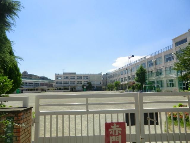 小学校　興本小学校（小学校）まで500m