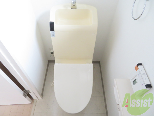 トイレ　トイレはもちろんウオシュレット付きです。広いですね