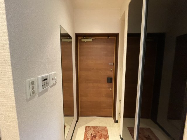 玄関　(参考)同マンション同間取り他部屋の写真