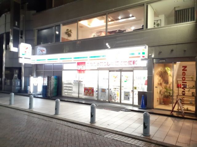 コンビニ　セブンイレブン神田すずらん通り店（コンビニ）まで369m