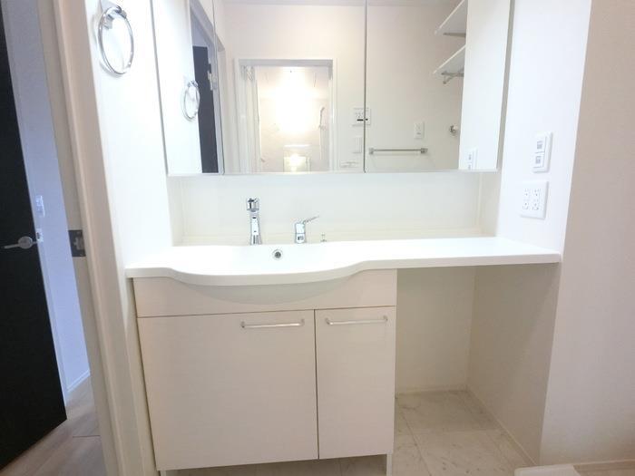 洗面設備　※別部屋写真。現状優先。
