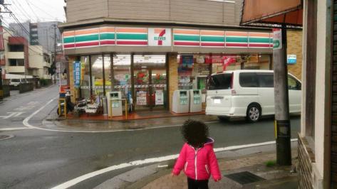 コンビニ　セブンイレブン 福岡春日原駅前店（コンビニ）まで335m
