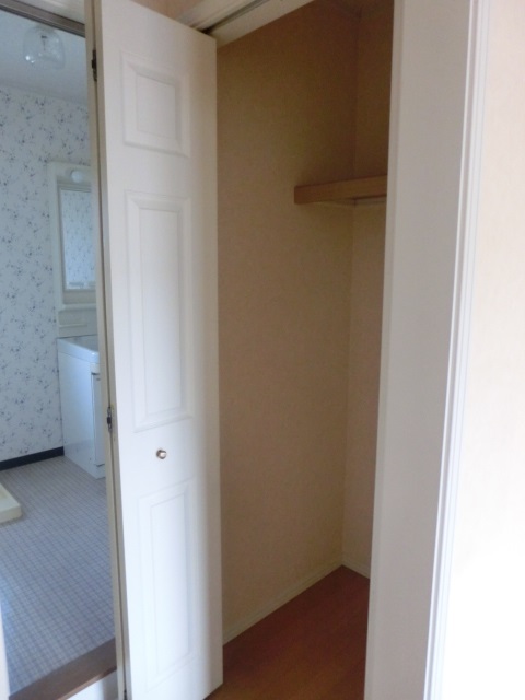 その他　洗面所隣、収納あり