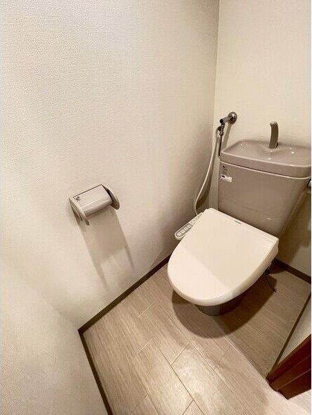 トイレ　※他号室の写真になります。雰囲気のご参考にどうぞ♪