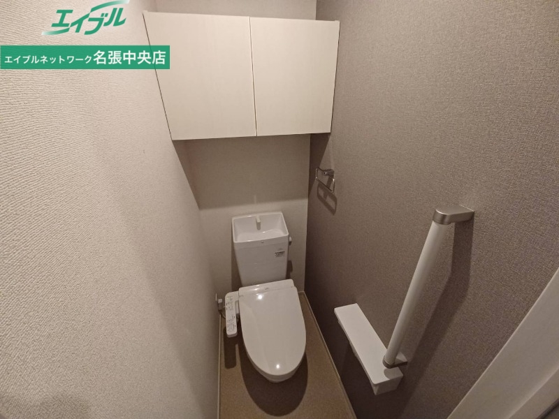 トイレ　同型参考写真反転
