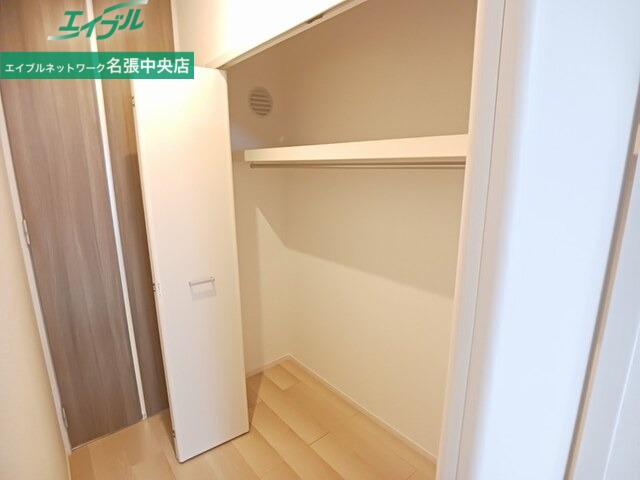 収納　同型参考写真反転