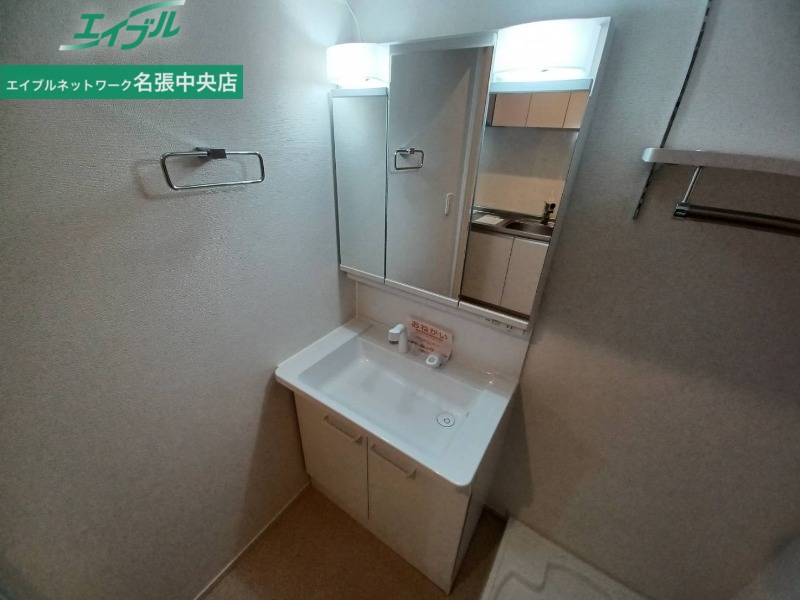 洗面設備　同型参考写真反転