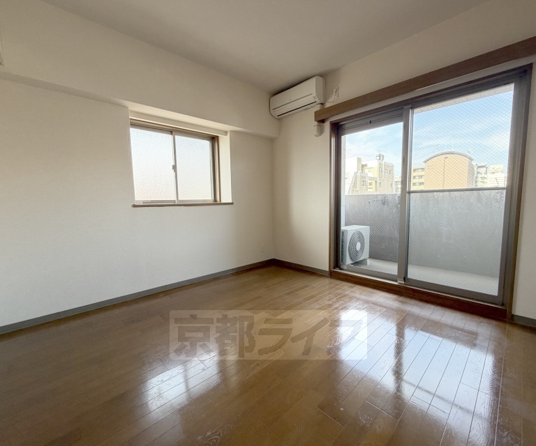 居室・リビング　明るく開放感のあるお部屋です。