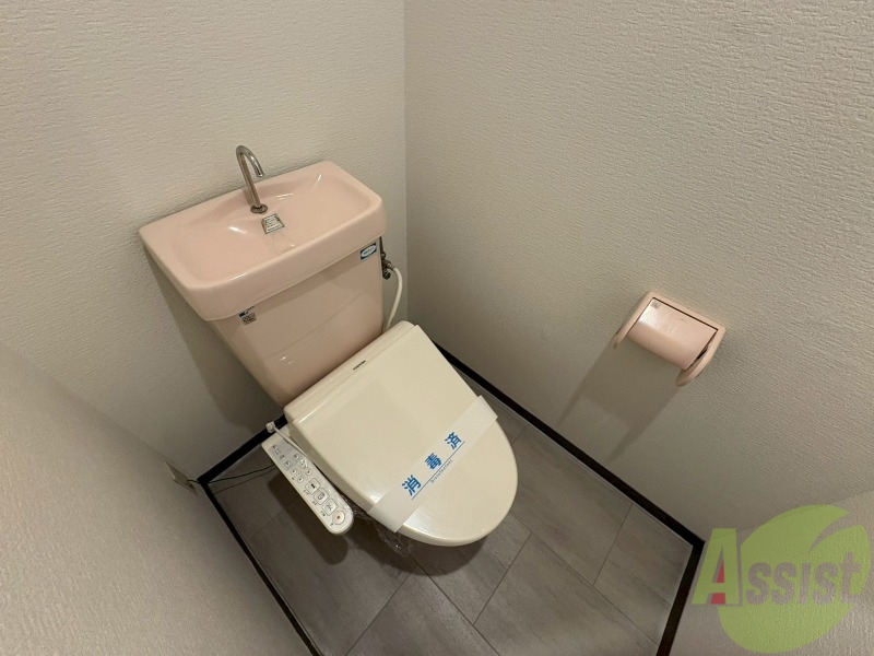トイレ　人気のウォシュレットつきのトイレです。快適ですよ。