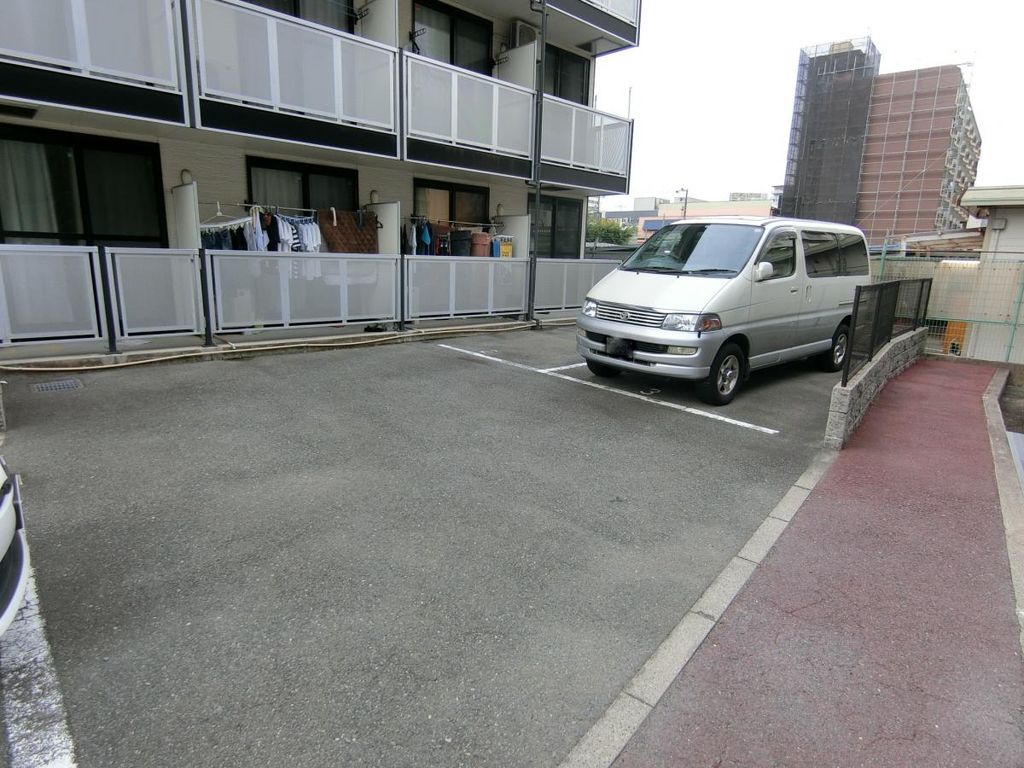駐車場　駐車場