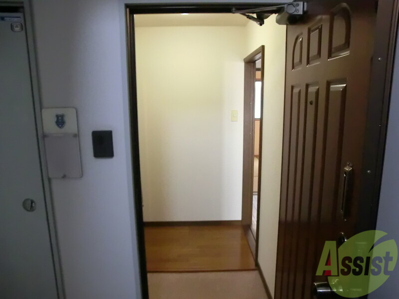 玄関　玄関を開けてすぐにお部屋ではないのがイイですね