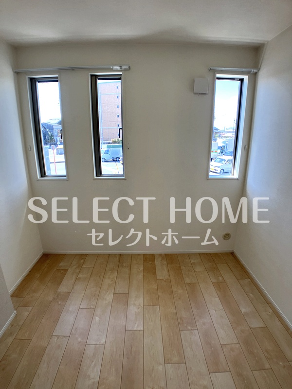 その他部屋・スペース　落ち着いた色調の寝室です