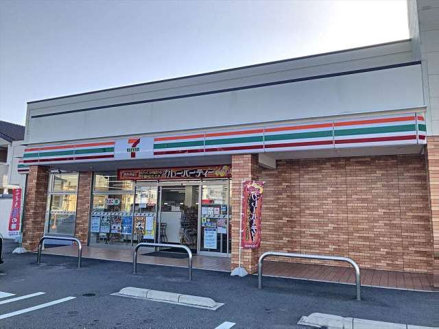 コンビニ　セブンイレブン知立八ツ田町店（コンビニ）まで294m