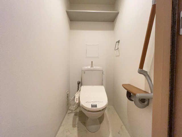 トイレ　シャワー付きトイレです