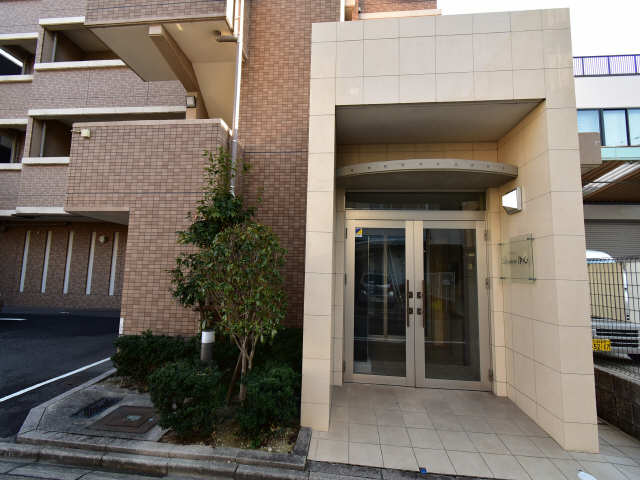 エントランス　積水ハウス施工の高級仕様のシャーメゾン賃貸マンションです
