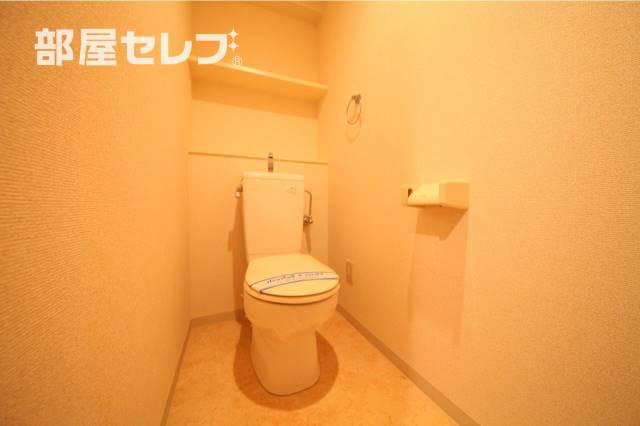 トイレ　玄関