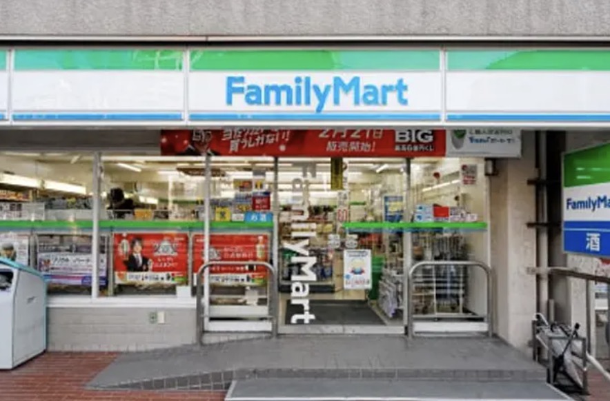 コンビニ　ファミリーマート亀戸四丁目店（コンビニ）まで176m
