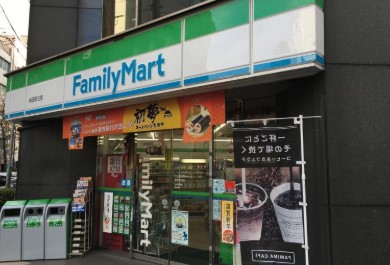 コンビニ　ファミリーマート神田駅北店（コンビニ）まで130m
