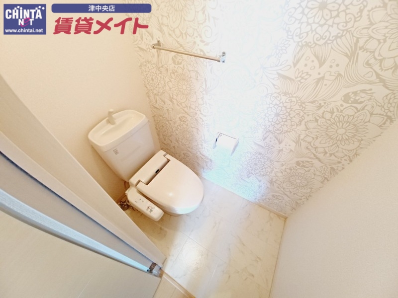 トイレ　同型参考写真