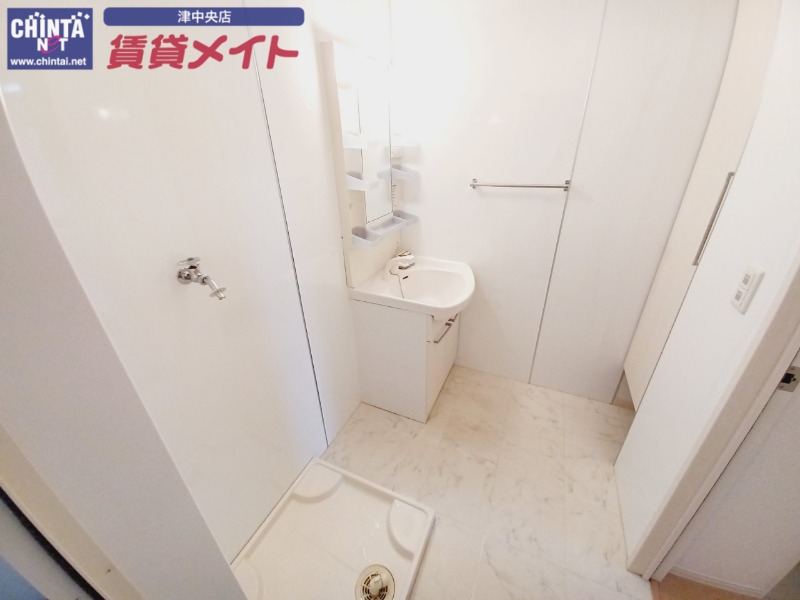 洗面設備　同型参考写真